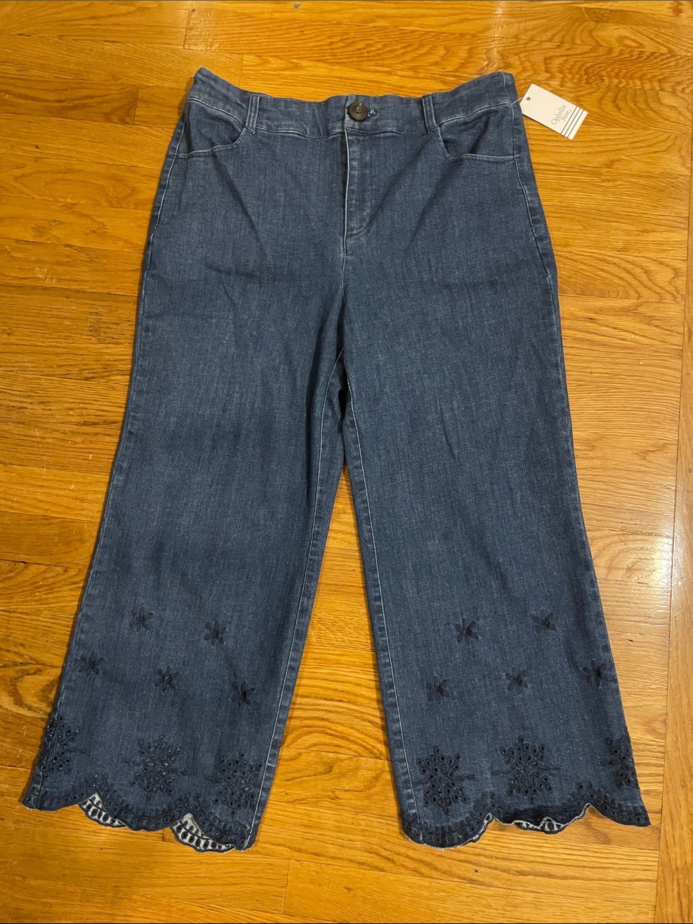 Dark Blue Scallop-Hem Cropped Jeans with Embroidery